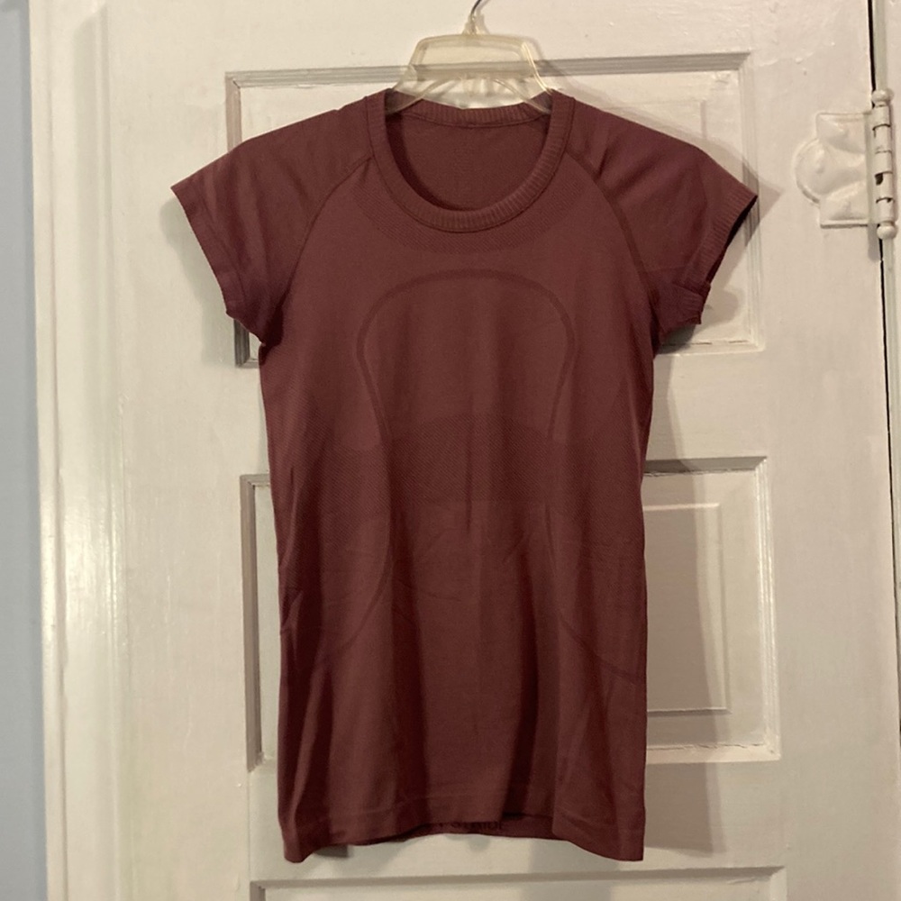 Lululemon Run Swiftly TShirt Size 8